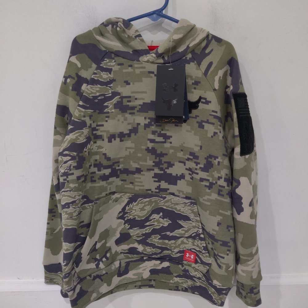 NWT Boy's Under Armour Project Rock Veterans Day Hoodie Size Y Small $70 D316